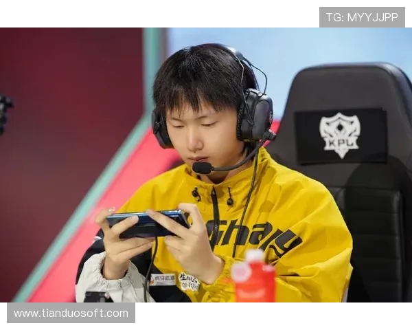 飞牛夏洛特 8-0-8 超神!MVP 统治级表现助 QG 零封 WE